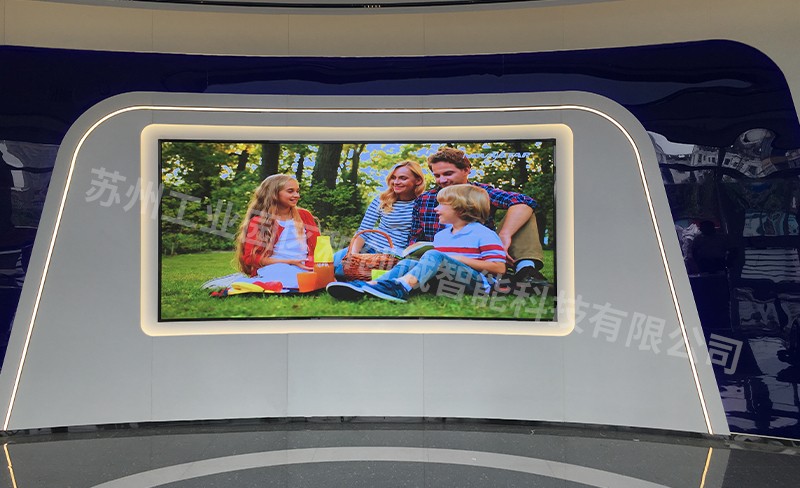 室内全彩显示屏（弧形屏）